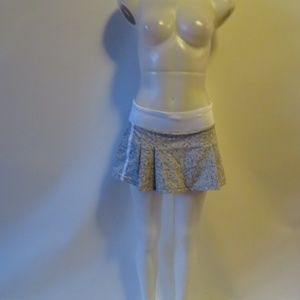 LULULEMON GREY WHITE ATHLETIC SKORT SIZE 6 *